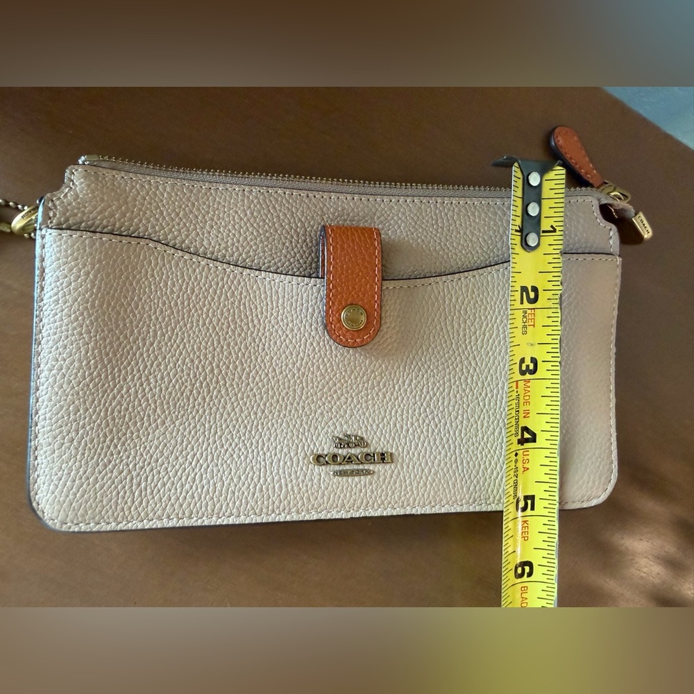 **SALE**Coach Tan Leather Wristlet- strap is missing - Picture 8 of 8